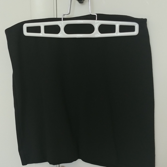 Black mini skirt - Picture 1 of 3